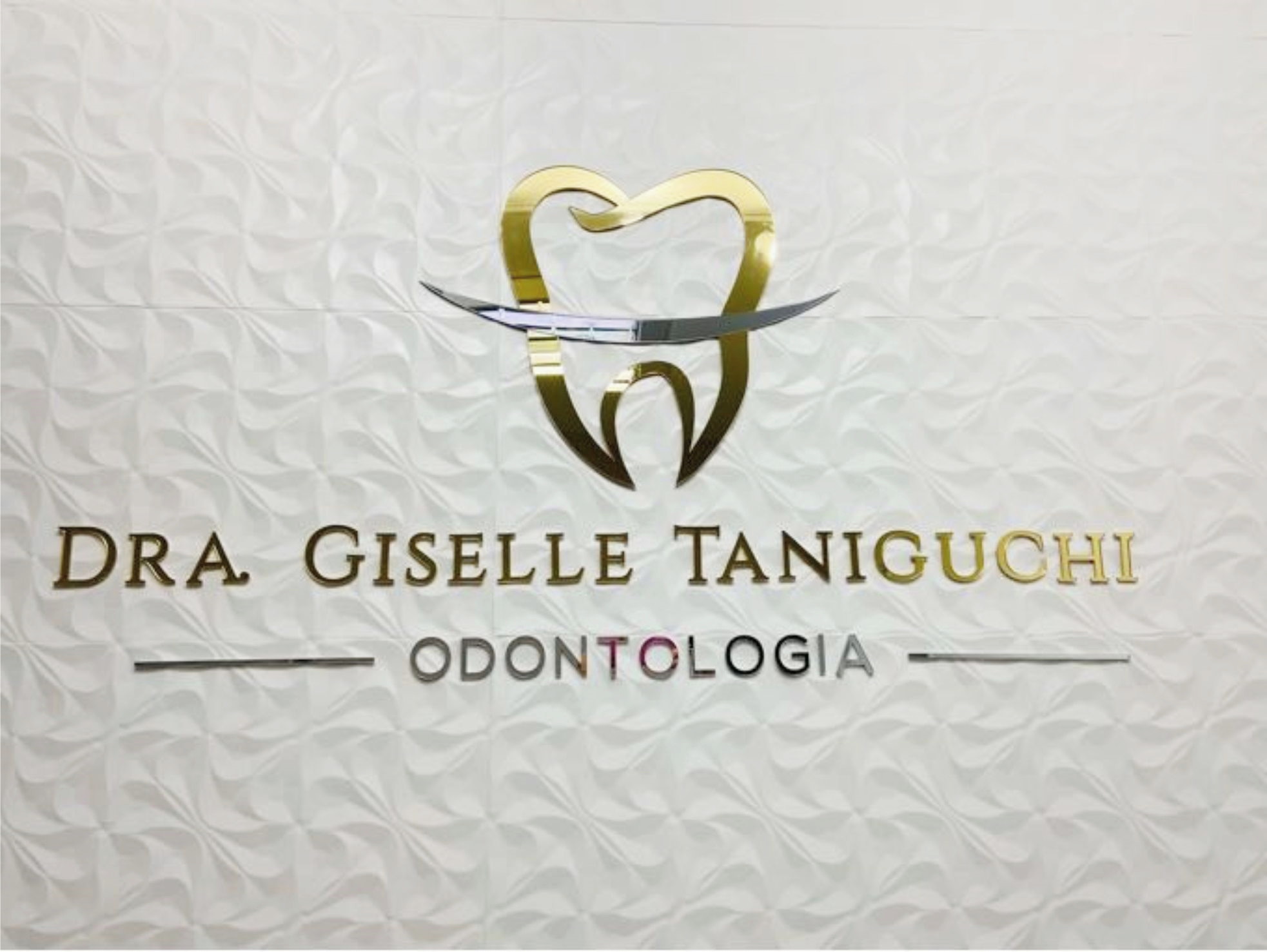 LOGARMARCA EM ESPELHO ACRILICO