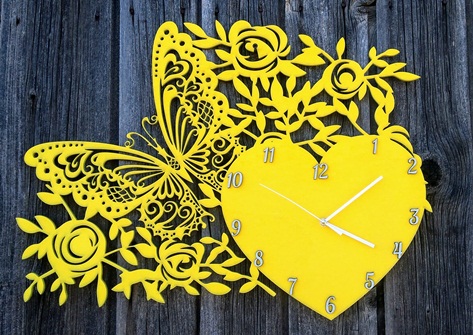 Relógio de Parede Borboletas e Coração em MDF